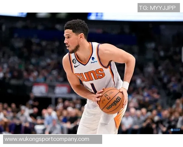 布克场均30分4板7助展现超强实力被美媒评为球队头号选择