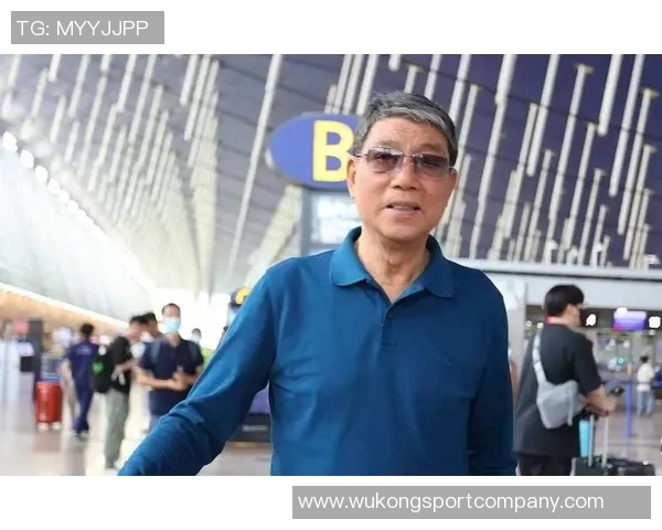 吕文君分享夺冠喜悦与恩师徐根宝合影重温崇明足球情怀