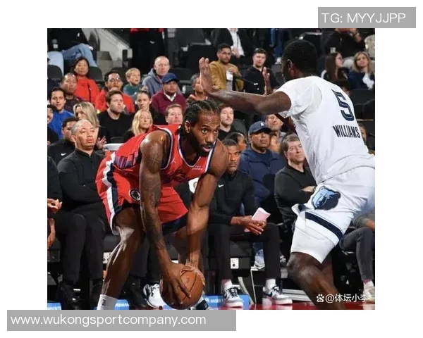 莱昂纳德半场表现出色高效贡献13分3篮板4助攻1抢断助力球队 莱昂纳德半场表现出色高效贡献13分3篮板4助攻1抢断助力球队