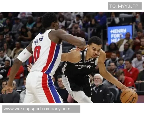 文班在首场比赛中送出首个盖帽助攻瓦塞尔首分未能战胜活塞队