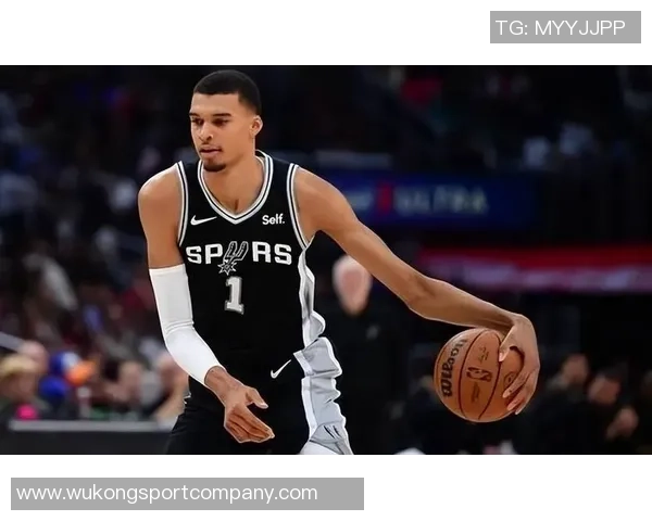 文班亚马半场替补出战表现出色12分钟内贡献5分7篮板1抢断2盖帽 文班亚马半场替补出战表现出色12分钟内贡献5分7篮板1抢断2盖帽