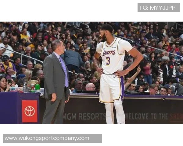 莱夫利称赞浓眉表现超凡能在场上无所不能防守任何对手